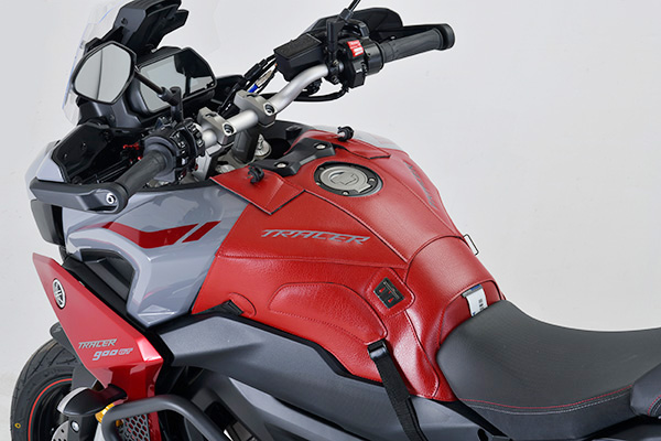 おトク情報がいっぱい！おトク情報がいっぱい！BAGSTER バグスター タンクカバー カラー：レッド／シルバー CB1000R HONDA ホンダ  タンク、燃料系